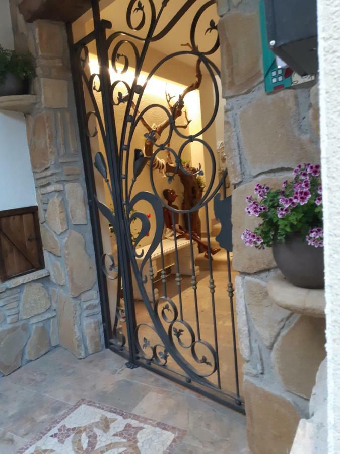 La Casa Di Pinocchio Hotel Enna Bagian luar foto